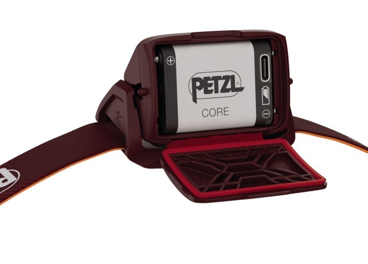 Čeona lampa PETZL ACTIK® CORE NEW BLACK